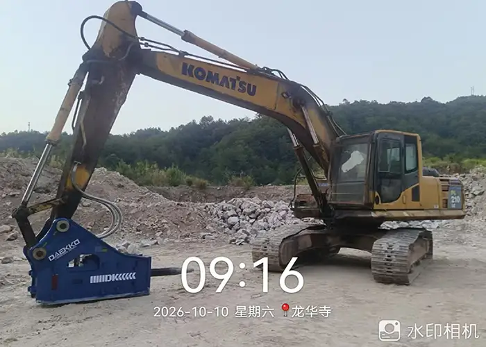 Komatsu 210 excavator fitted with a blue SMT-DKO140 side type hydraulic breaker at Longhua Temple, China.