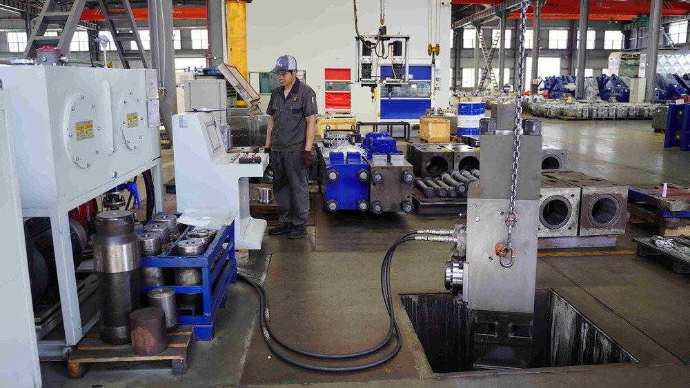 hydraulic-breaker-power-cell-pressure-test